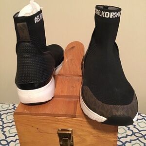 🔥Best offers, Michael Kors, size 8.5, new cond, see pics buy now, no box